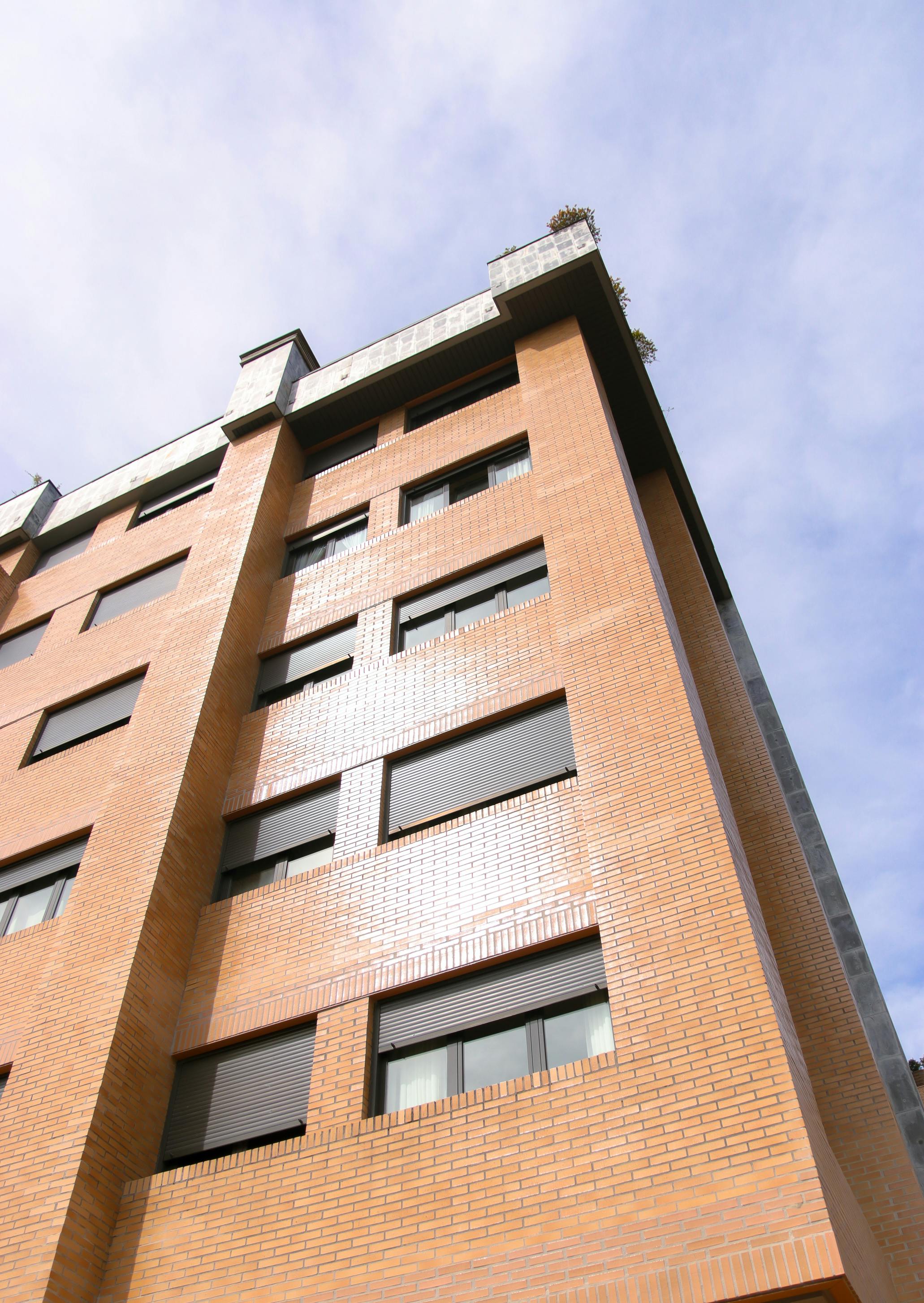 Fachada de caravista en Valladolid — Reformas Montero